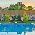 Bezirgan 2 Bedroom With Private Pool *