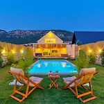 Bezirgan 2 Bedroom With Private Pool Vilă