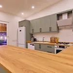 Bezirgan 2 Bedroom With Private Pool *