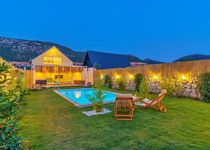 Bezirgan 2 Bedroom With Private Pool Калкан