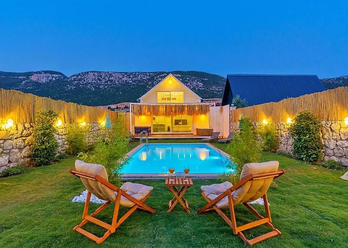 Bezirgan 2 Bedroom With Private Pool Вилла