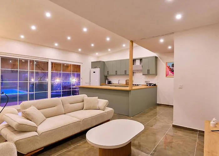 Bezirgan 2 Bedroom With Private Pool * Калкан