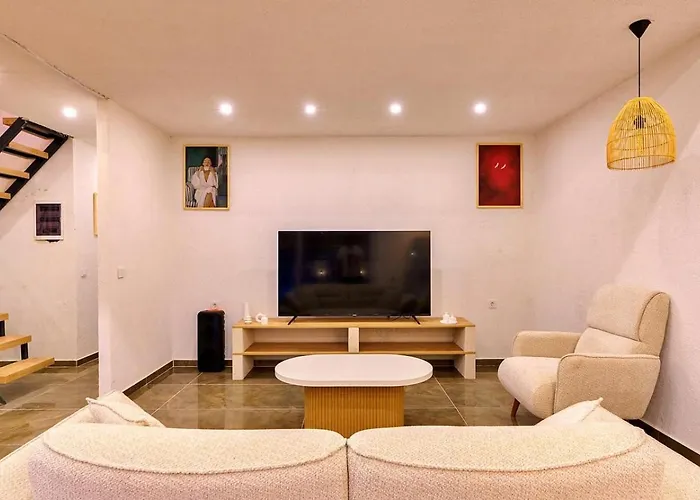 Bezirgan 2 Bedroom With Private Pool *