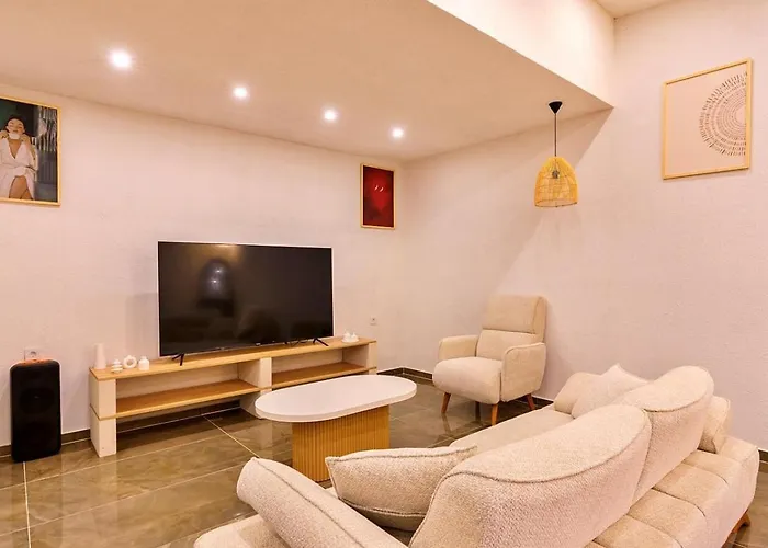 Bezirgan 2 Bedroom With Private Pool Калкан