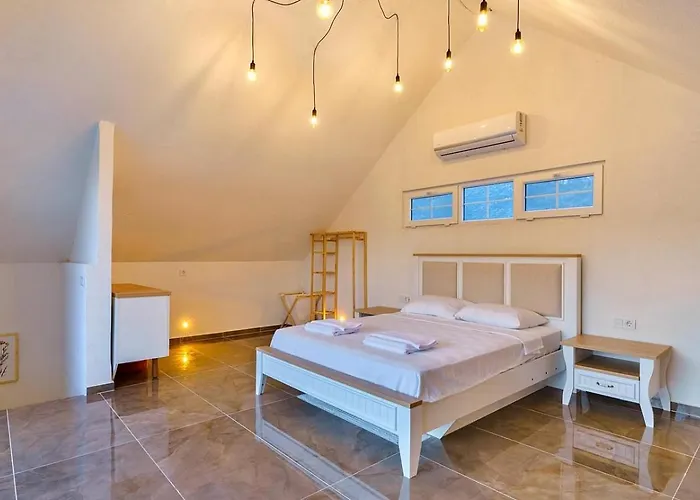 Bezirgan 2 Bedroom With Private Pool Вилла Калкан