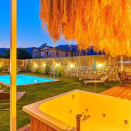 Bezirgan 2 Bedroom With Private Pool 别墅 卡尔坎