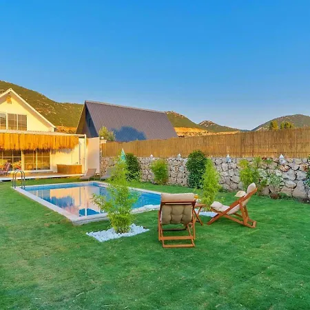 Bezirgan 2 Bedroom With Private Pool 卡尔坎