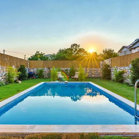 别墅 Bezirgan 2 Bedroom With Private Pool