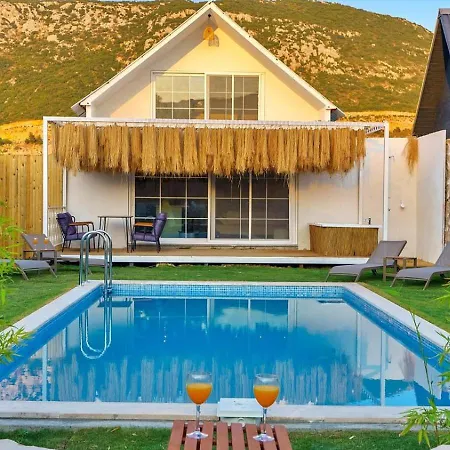 Bezirgan 2 Bedroom With Private Pool