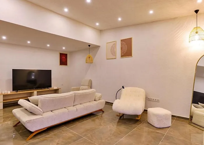 Bezirgan 2 Bedroom With Private Pool 卡尔坎