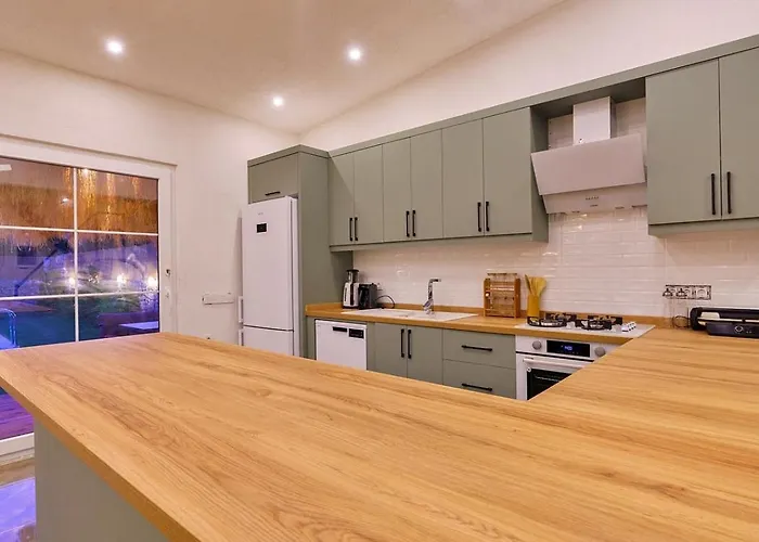 Bezirgan 2 Bedroom With Private Pool *