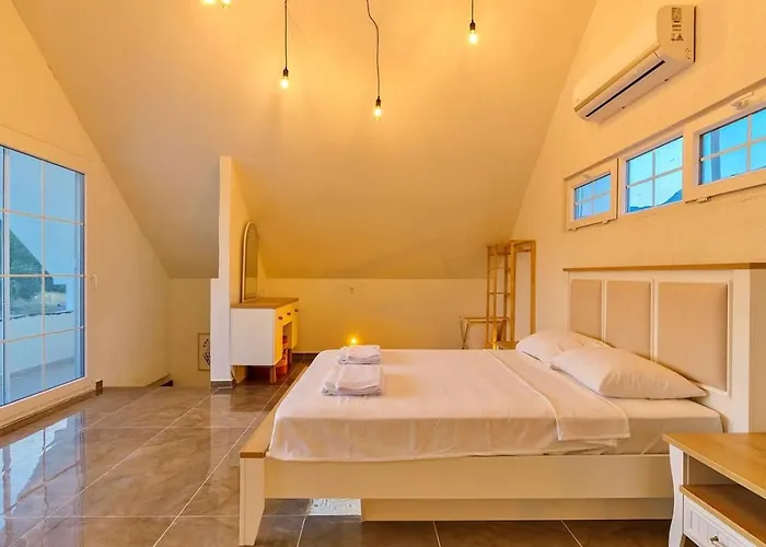 Bezirgan 2 Bedroom With Private Pool 别墅