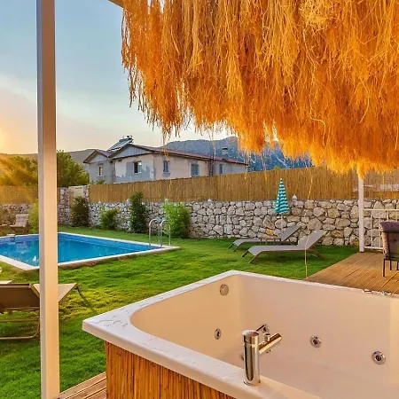 Bezirgan 2 Bedroom With Private Pool كالكان